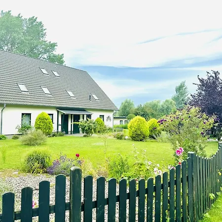 F-1112 03 Strandnah, Garten